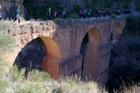 Pasando por el acueducto